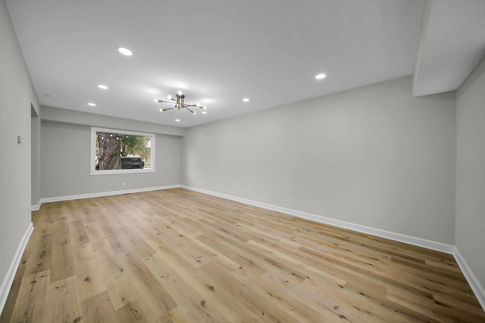 132 N Pinecrest RD, Bolingbrook, IL 60440