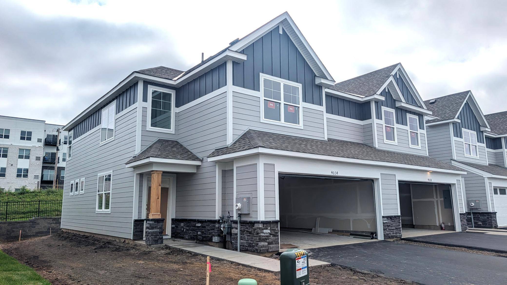 4034 Hayward AVE N, Oakdale, MN 55128