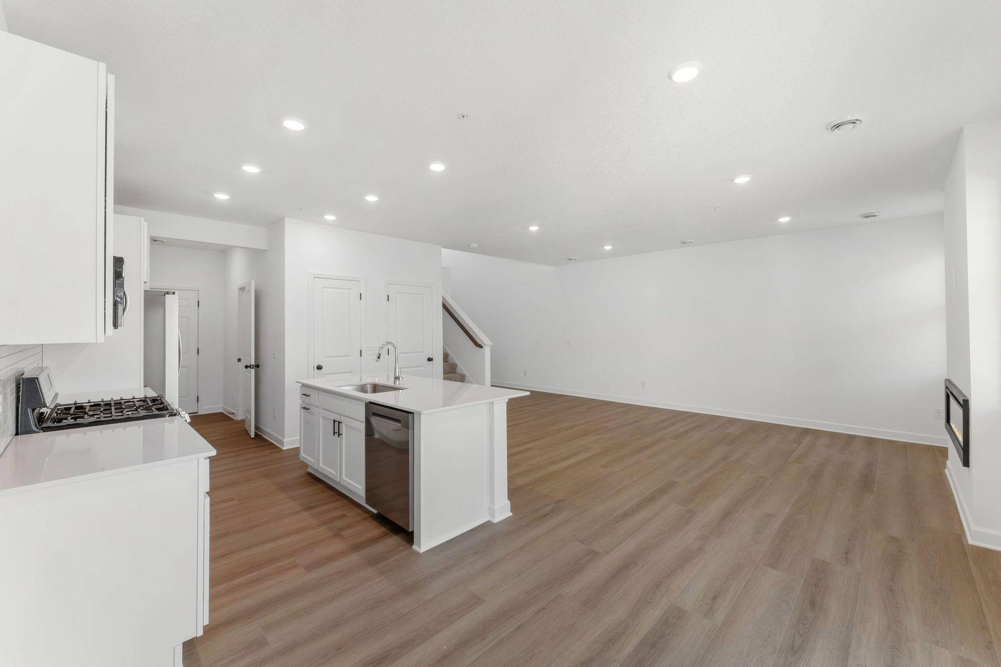 4034 Hayward AVE N, Oakdale, MN 55128