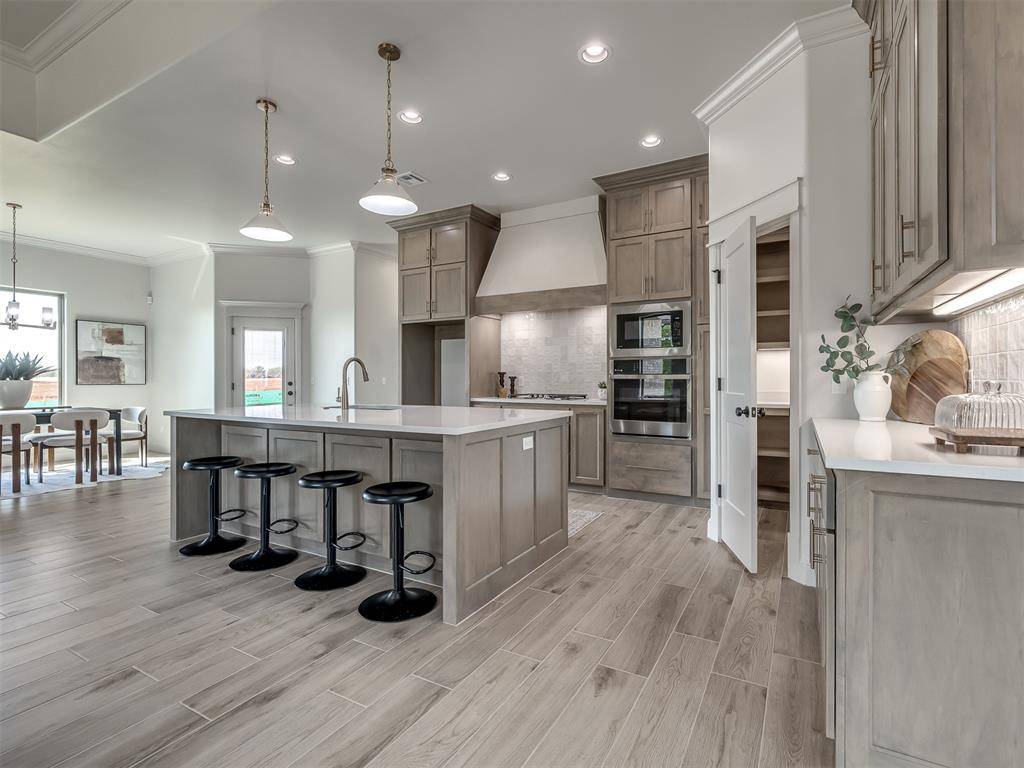 2114 W Cole DR, Mustang, OK 73064