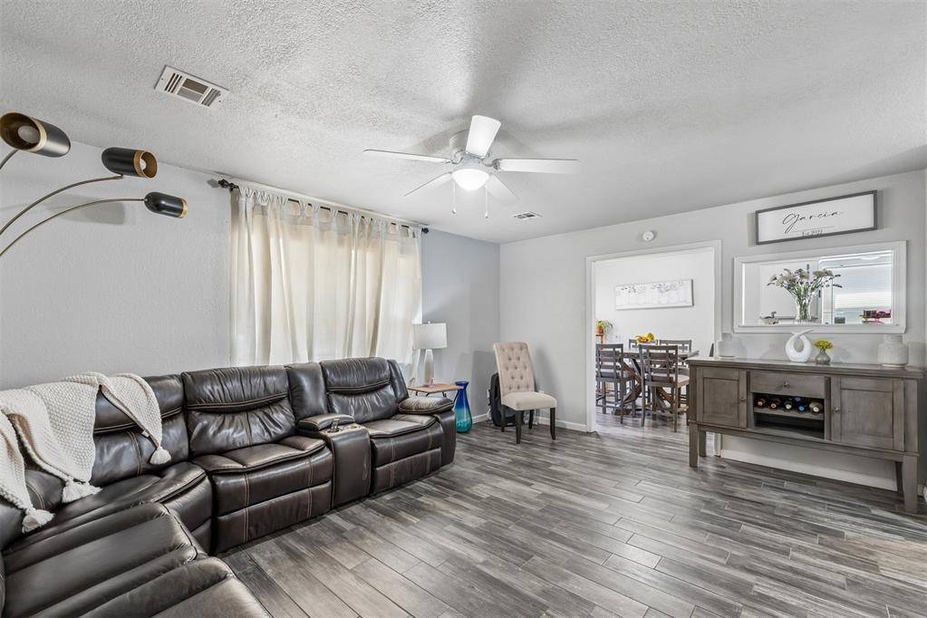 12302 SW 15th TER, Yukon, OK 73099