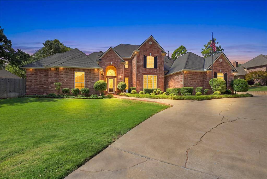 2000 E Cambridge WAY, Edmond, OK 73013