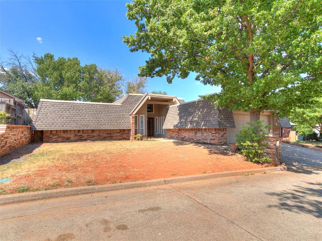 8905 Stanford CT, Oklahoma City, OK 73132