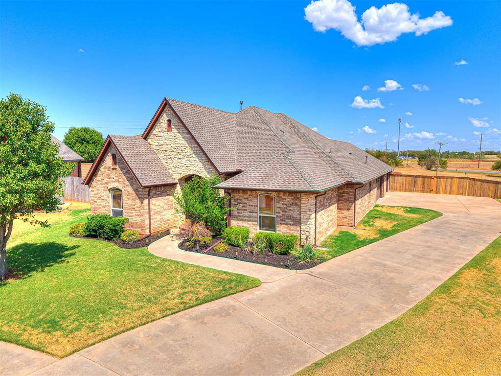 2923 SE 5th ST, Moore, OK 73160