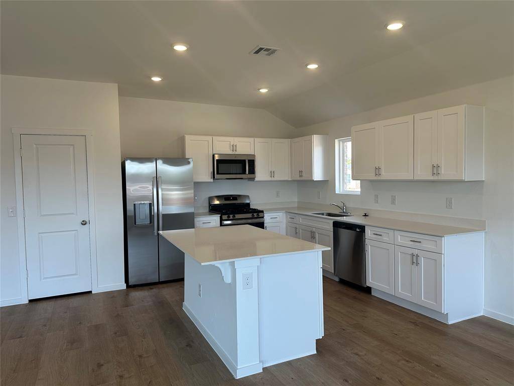 944 Red Barn RD, Newcastle, OK 73065