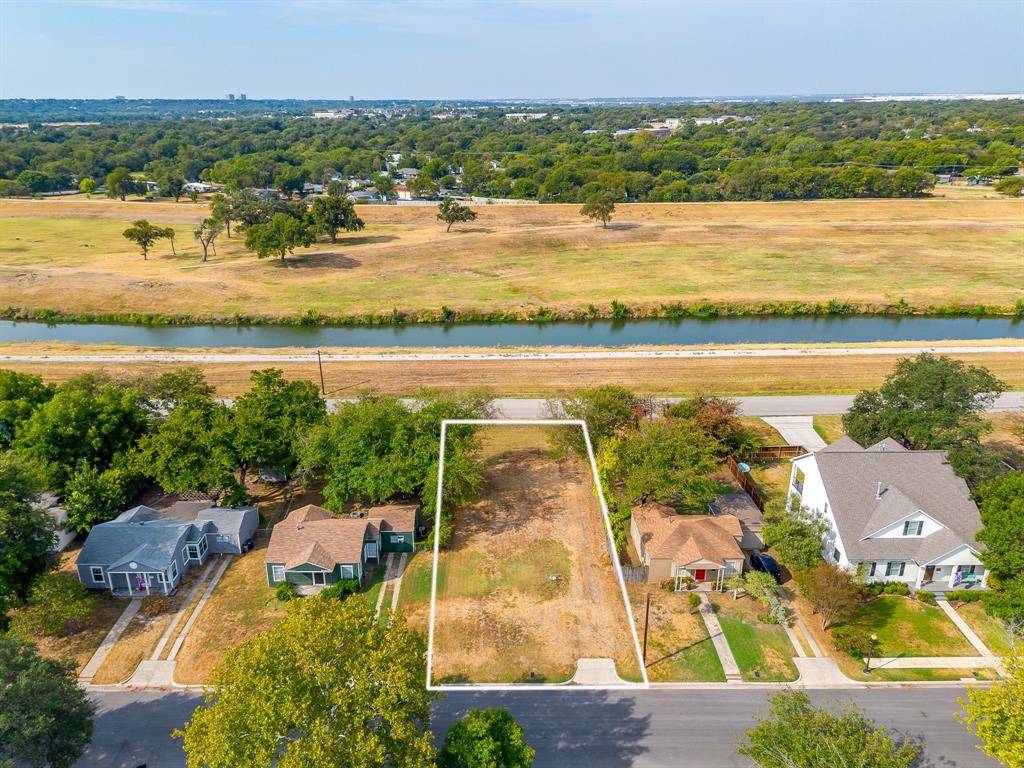 825 Edgefield Road, Fort Worth, TX 76107