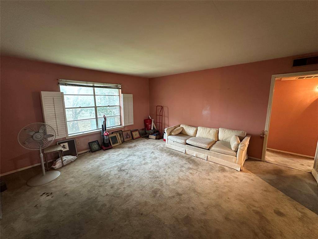 7939 Royal Lane #225, Dallas, TX 75230