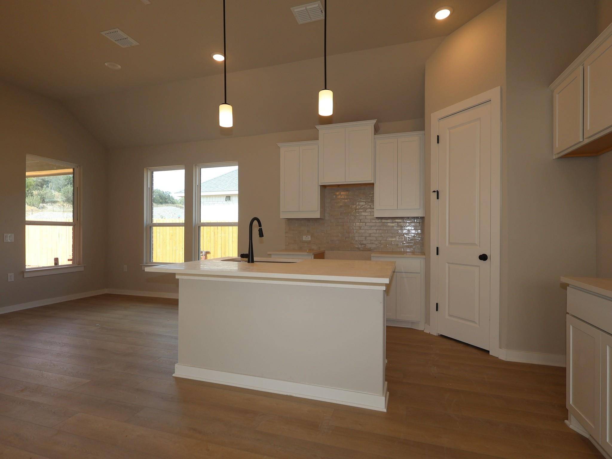 609 Clarissa ST, Buda, TX 78610