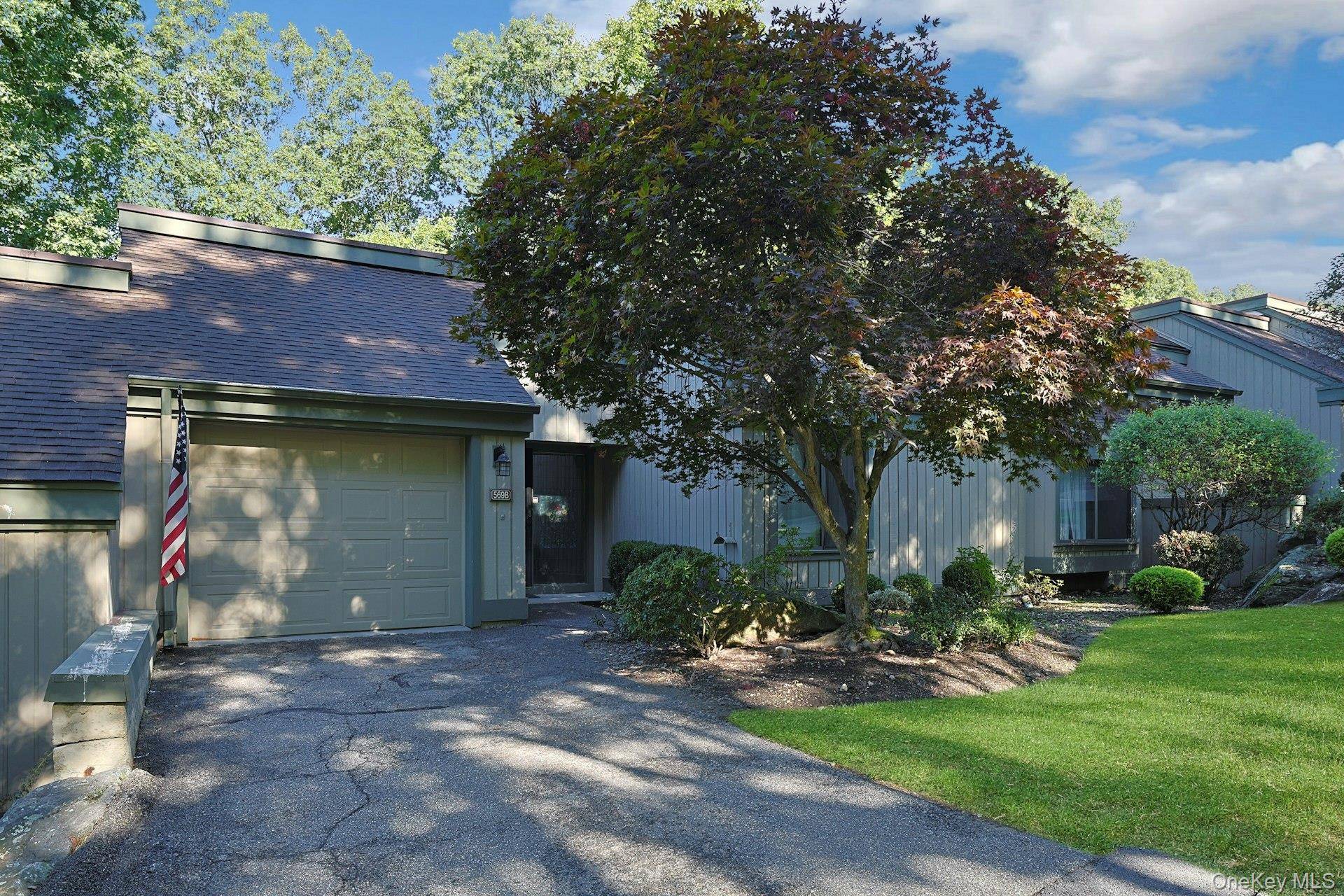 569 Heritage Hills Dr #B, Somers, NY 10589