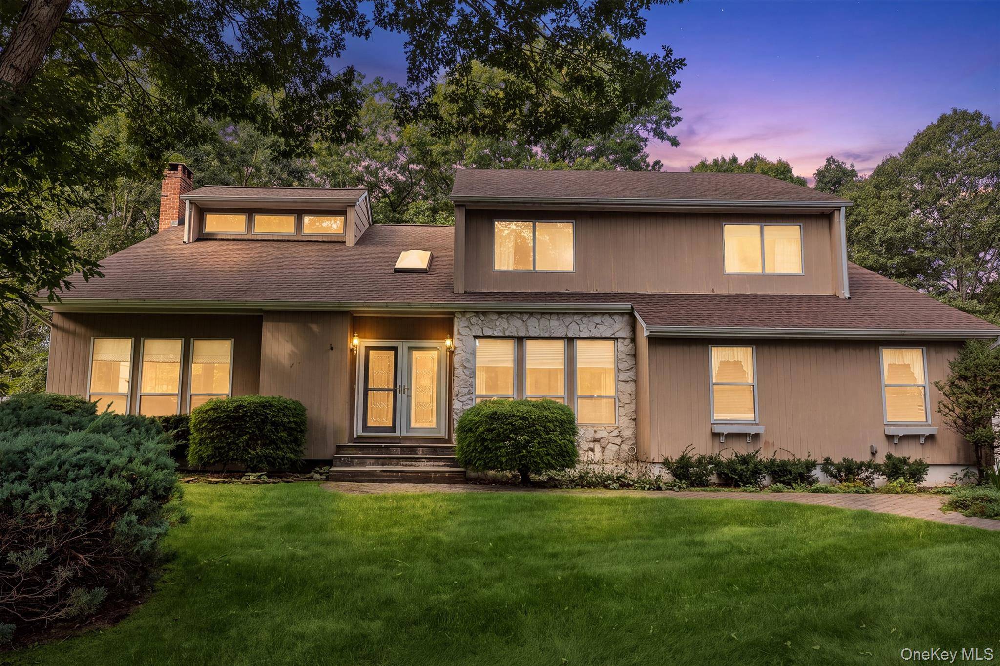 46 Golf Club CIR, Manorville, NY 11949