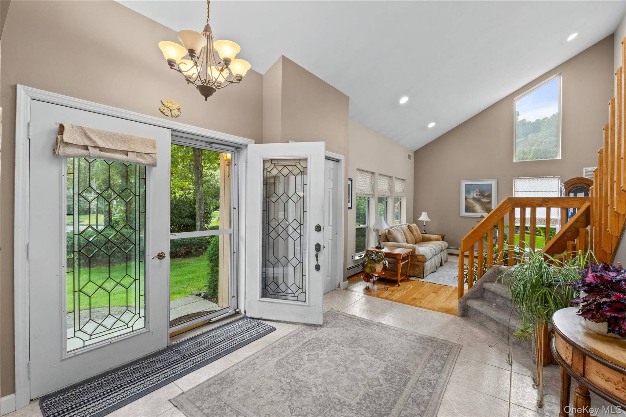 46 Golf Club CIR, Manorville, NY 11949