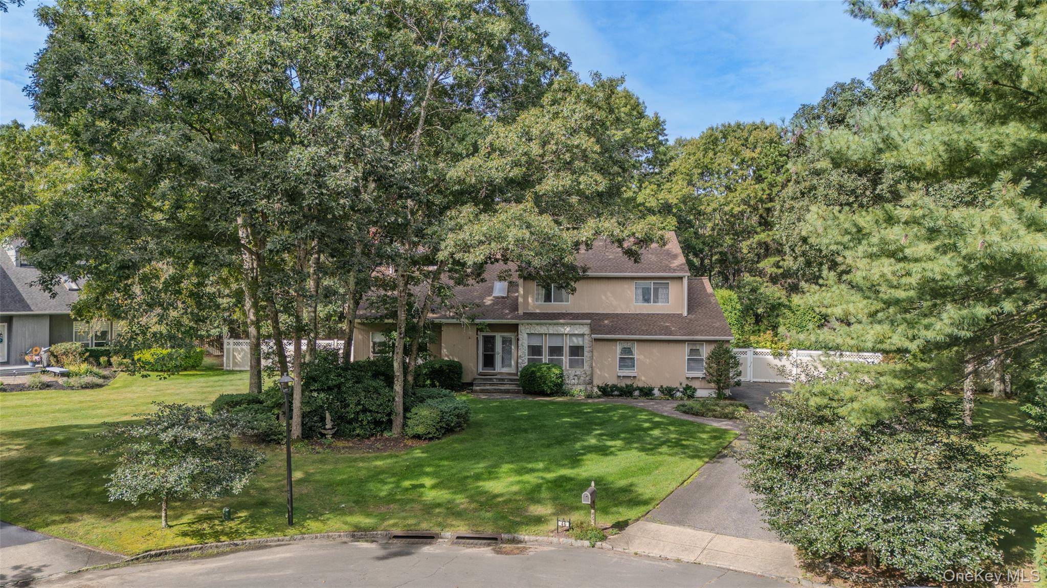 46 Golf Club CIR, Manorville, NY 11949