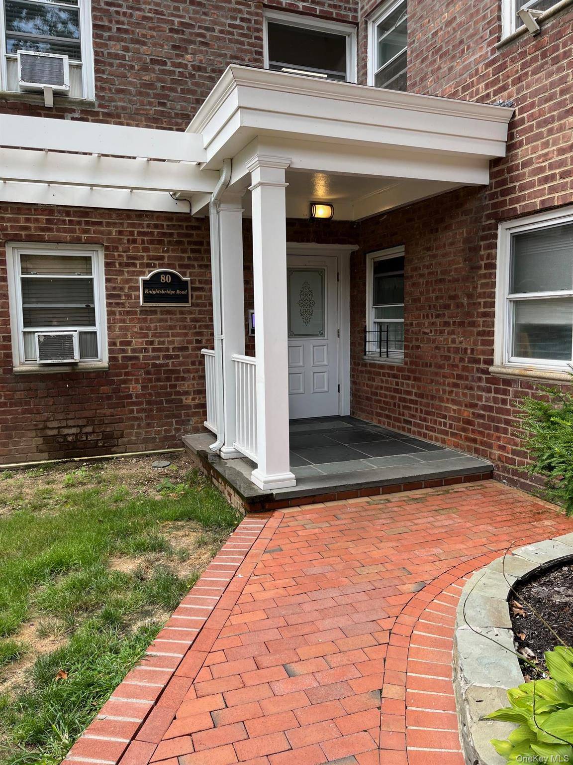 80 Knightsbridge RD #1A, Great Neck, NY 11021
