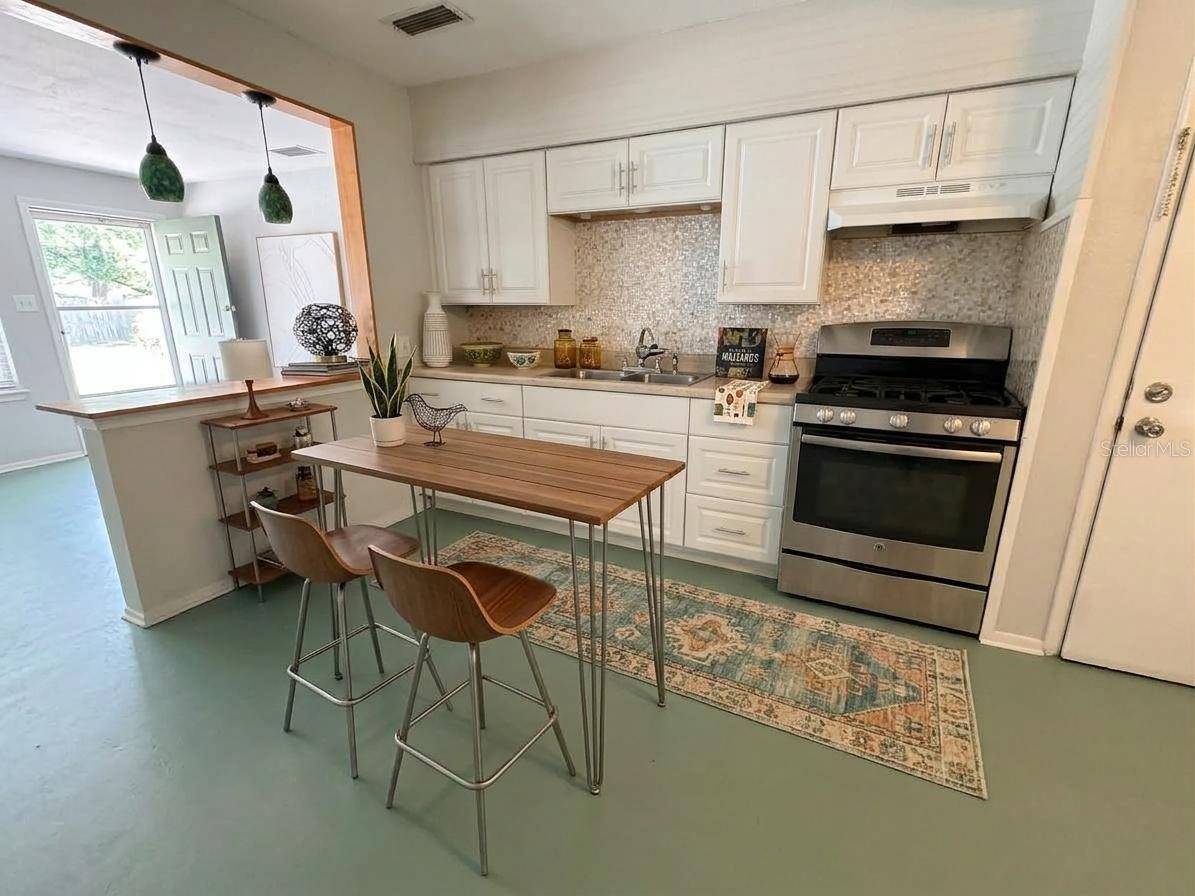 2401 QUINCY ST S, St Petersburg, FL 33711