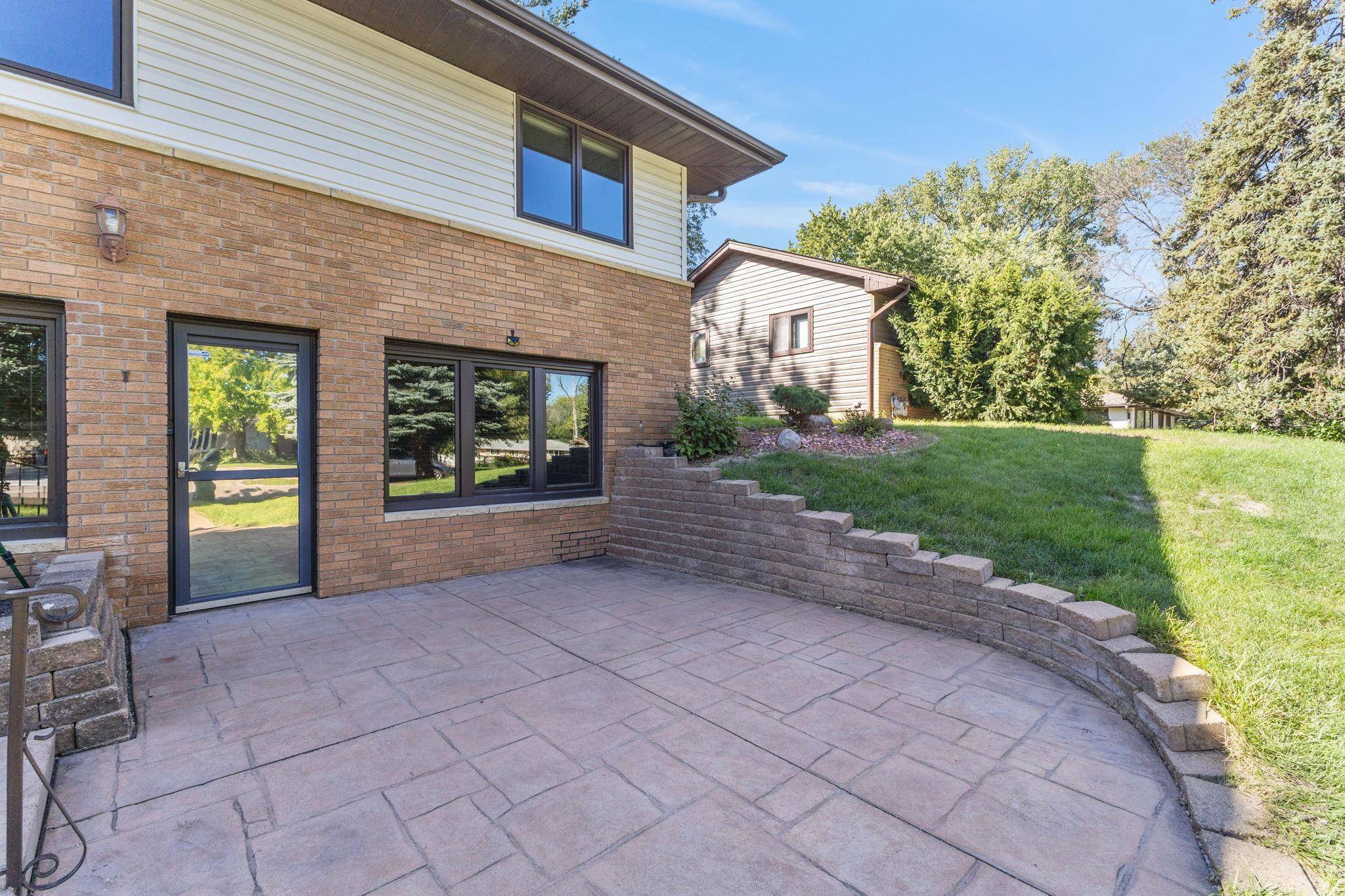 6740 4th ST NE, Fridley, MN 55432