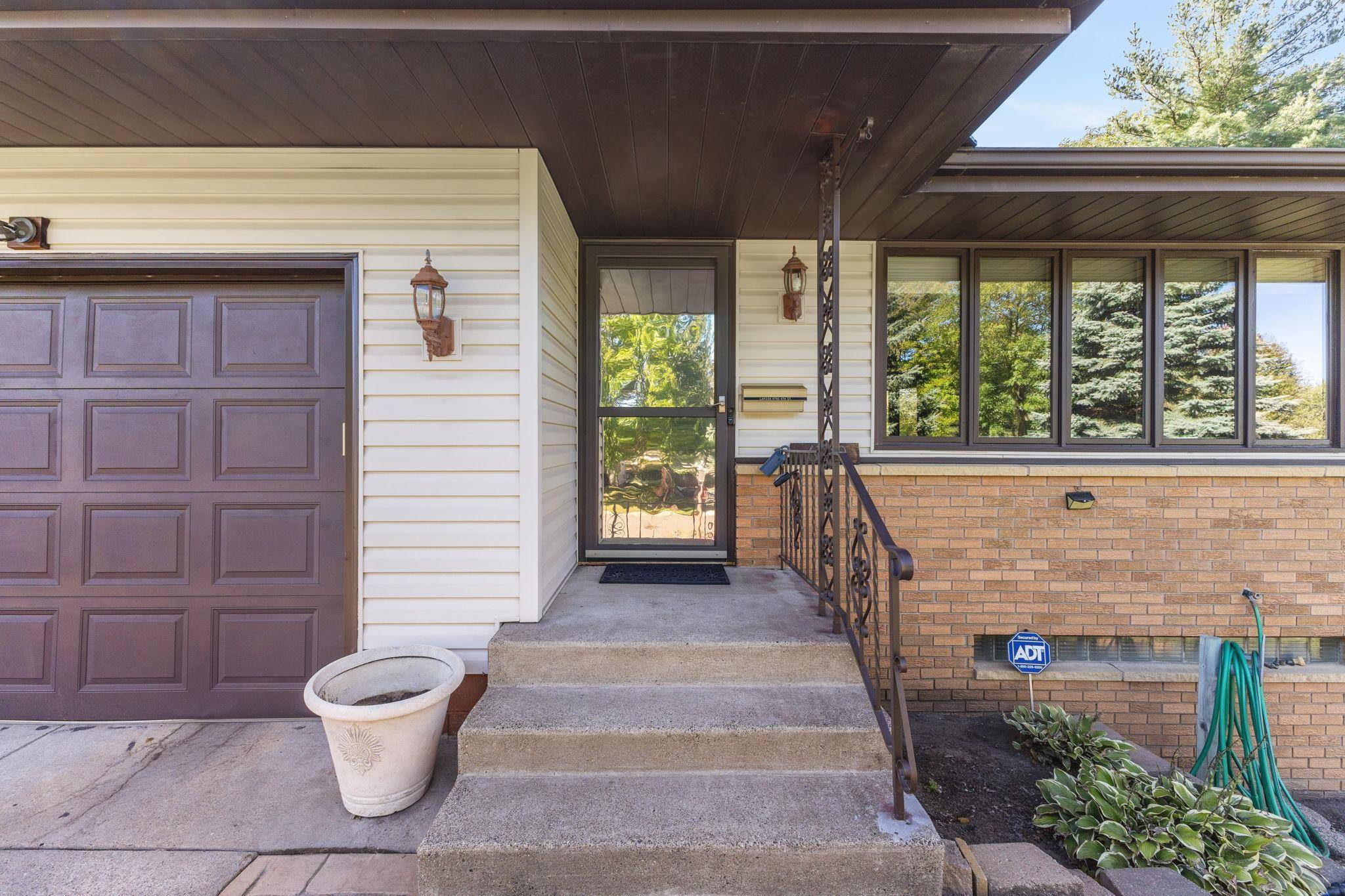 6740 4th ST NE, Fridley, MN 55432