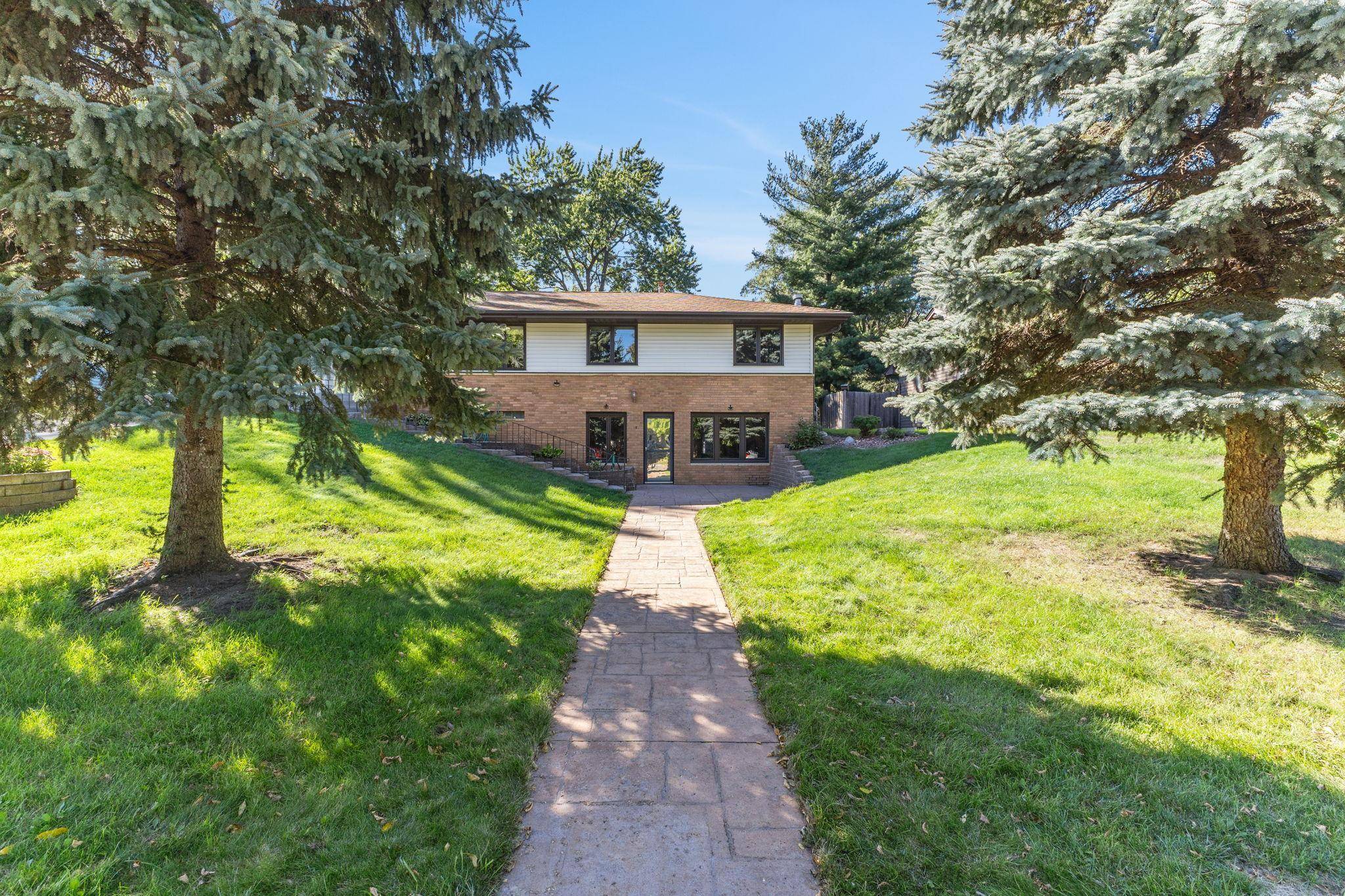 6740 4th ST NE, Fridley, MN 55432