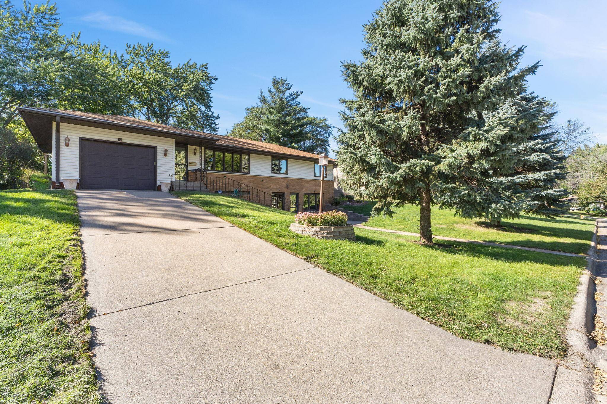 6740 4th ST NE, Fridley, MN 55432