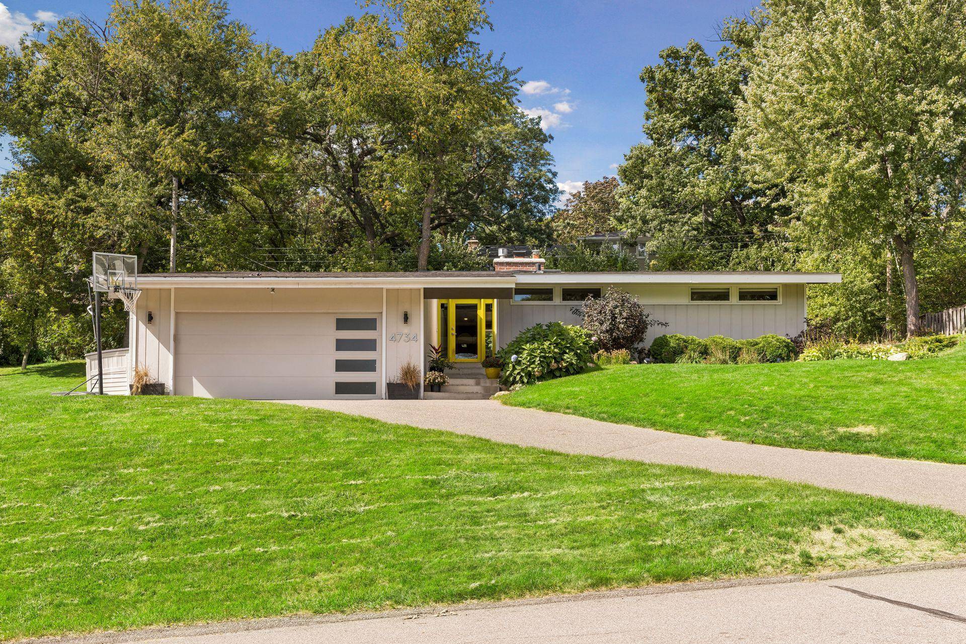 4734 Coventry RD E, Minnetonka, MN 55345