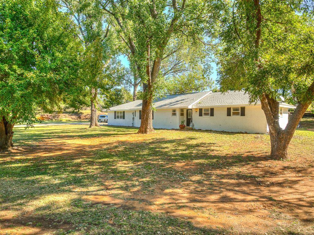 12724 S Coltrane RD, Edmond, OK 73034