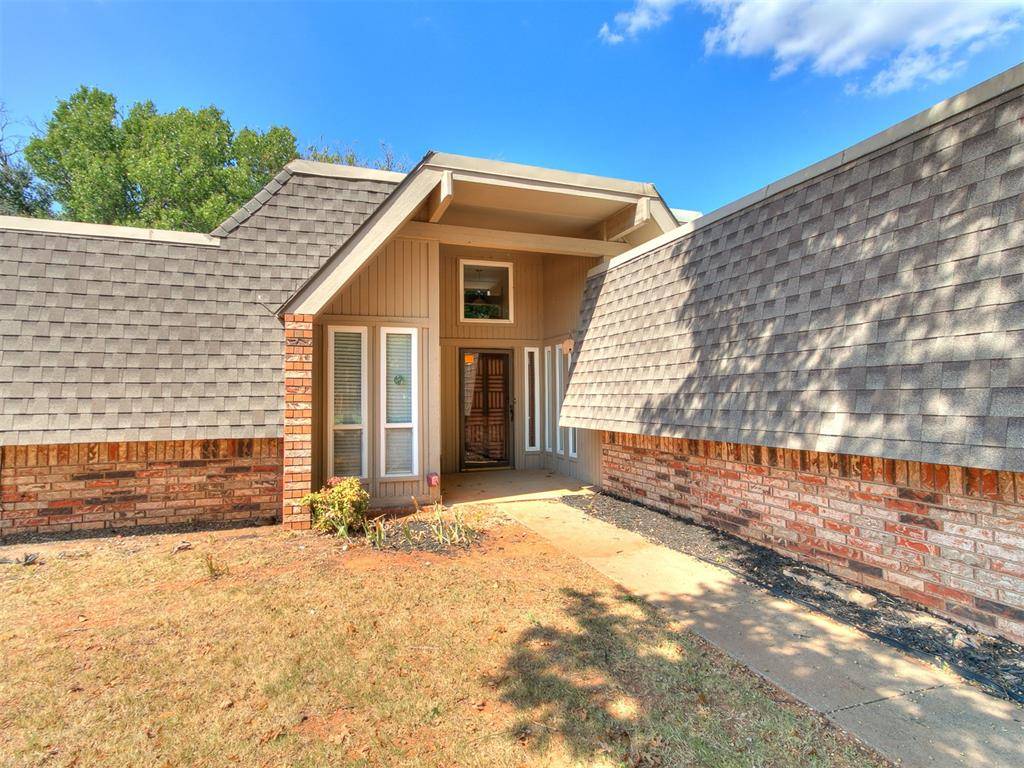 8905 Stanford CT, Oklahoma City, OK 73132