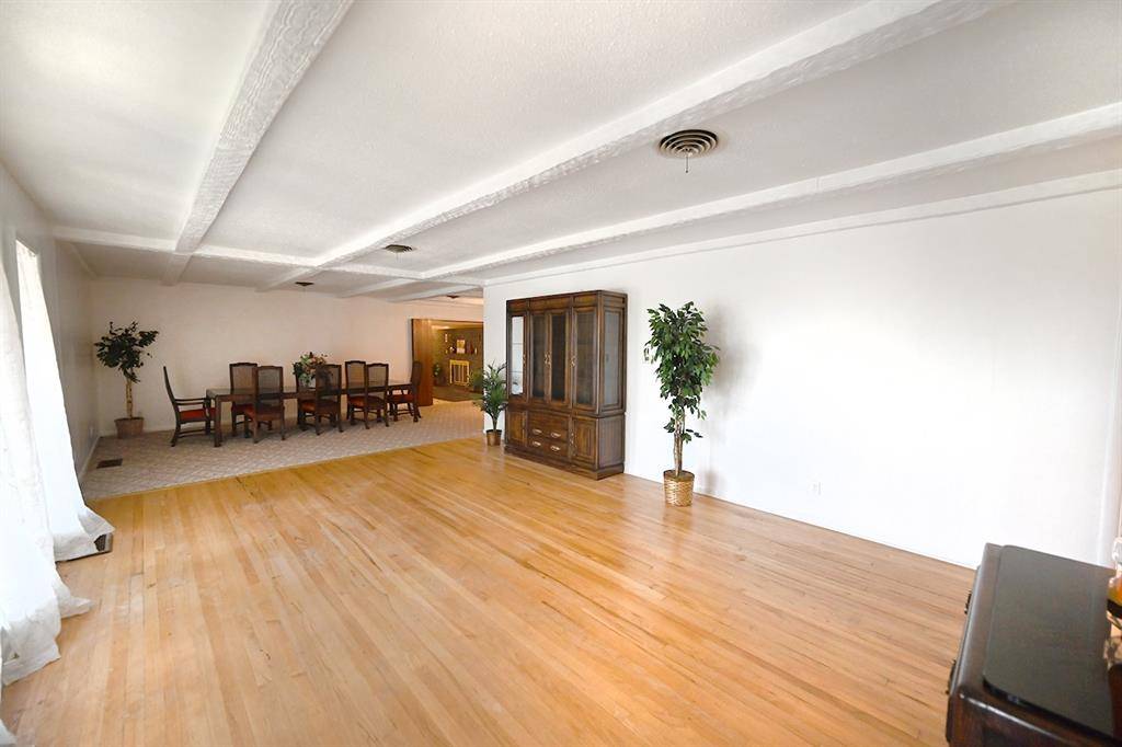 17 Hillcrest ST, Perry, OK 73077
