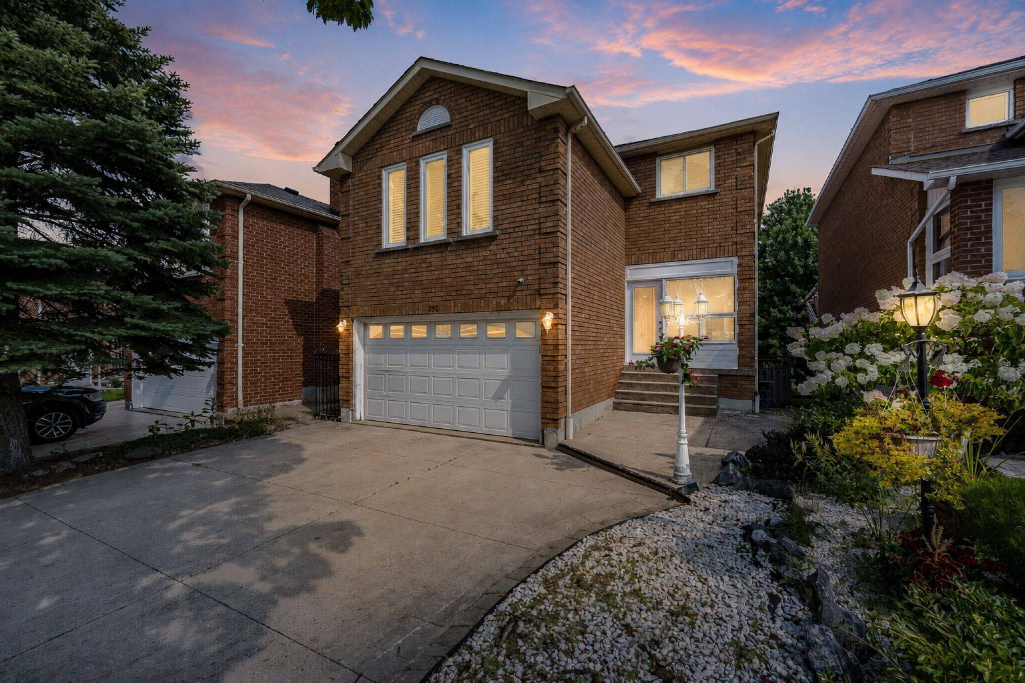 292 Ukraine RD, Mississauga, ON L5B 3W6