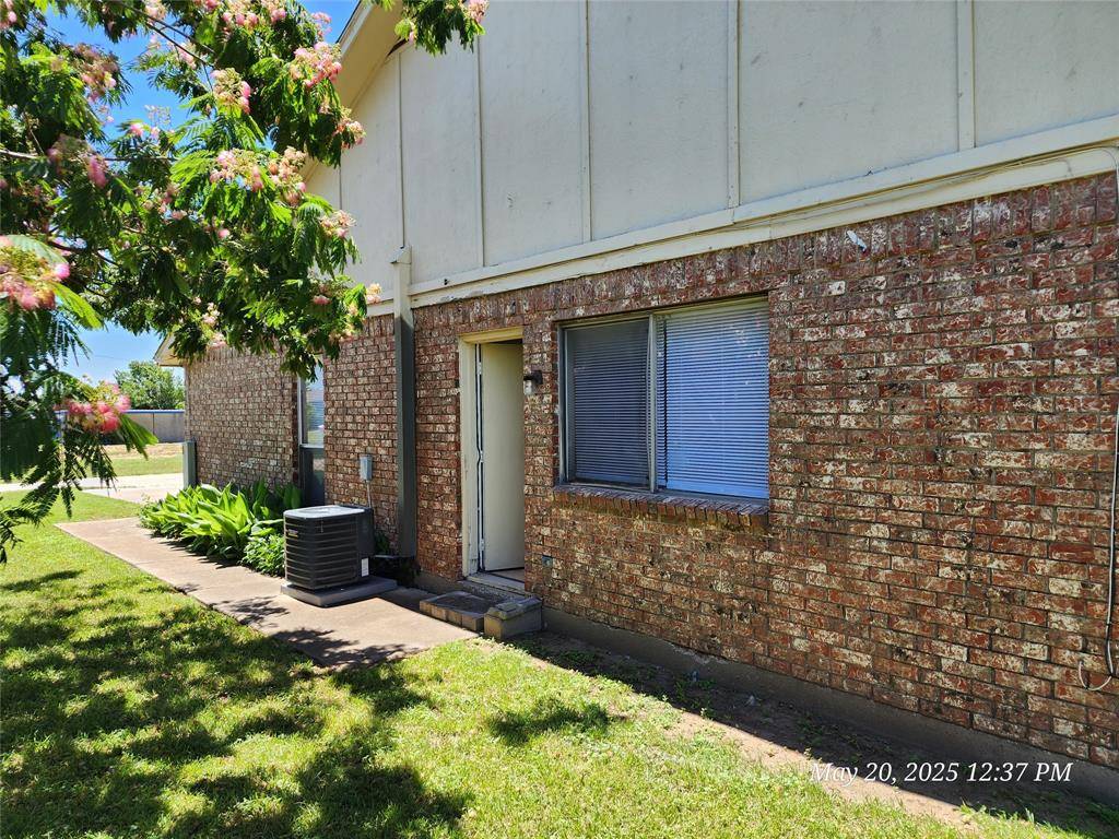 429 SW Thomas Street #A, Burleson, TX 76028