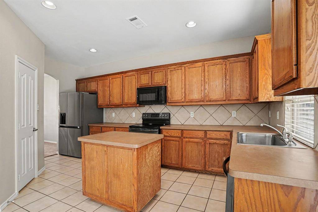 3908 Confidence Drive, Fort Worth, TX 76244