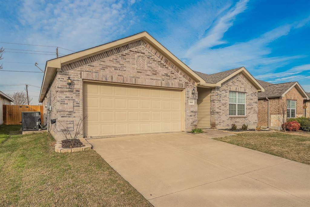10541 Rising Knoll Lane, Fort Worth, TX 76131