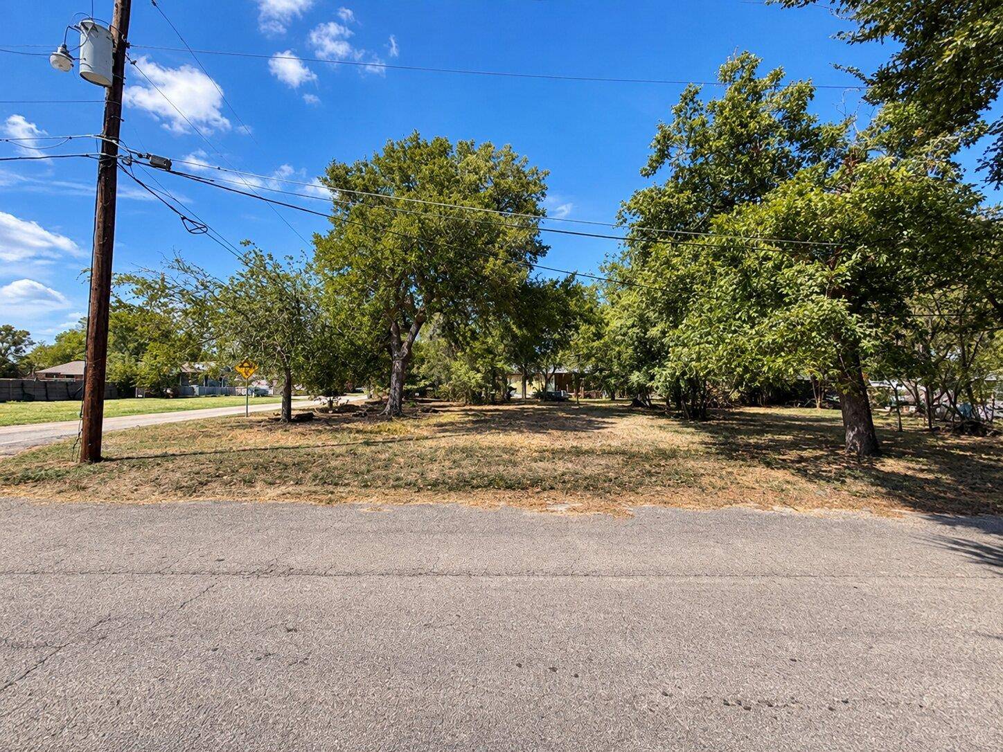 917 Proctor ST, Lockhart, TX 78644