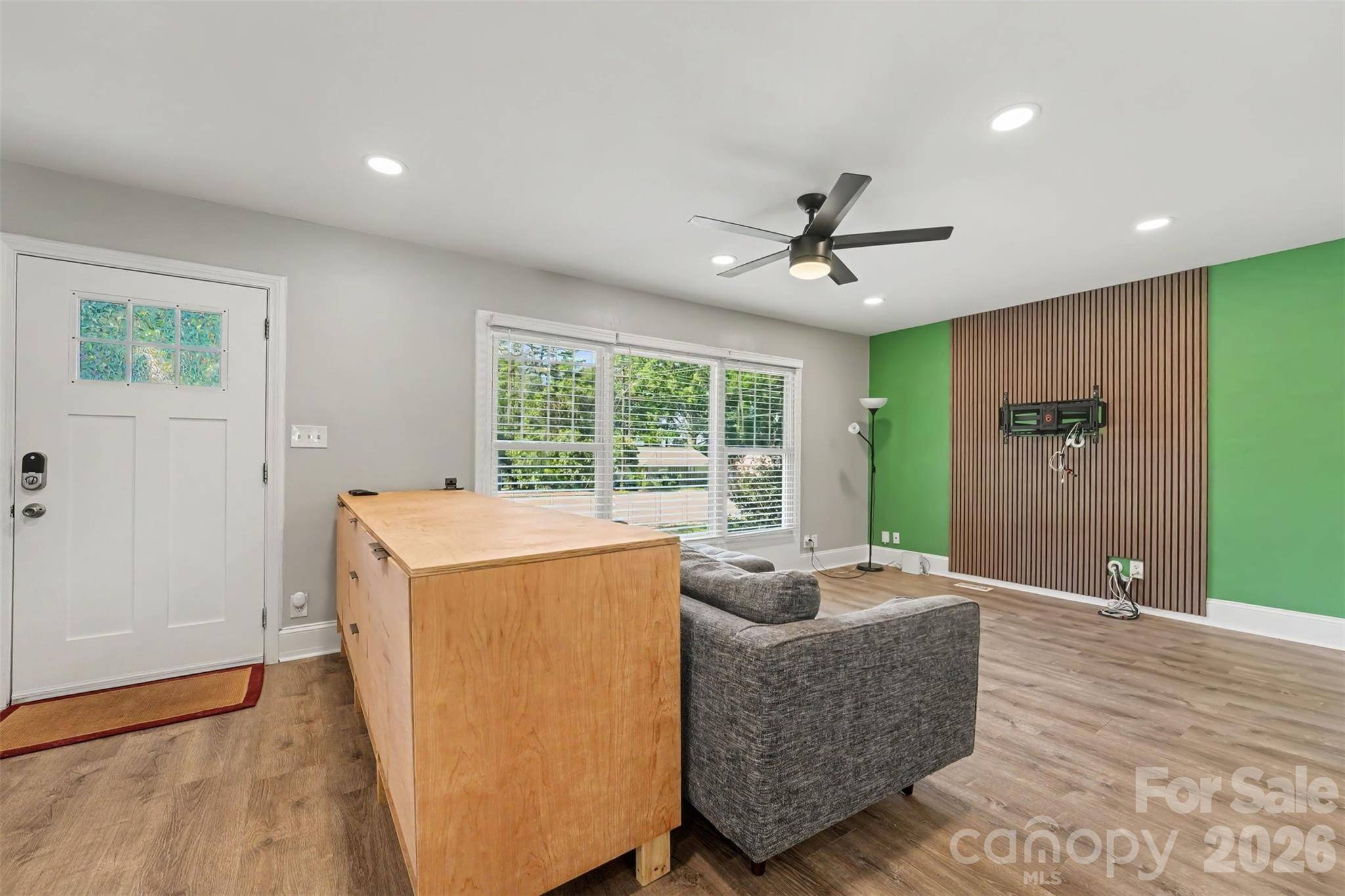 447 E Woodlawn RD, Charlotte, NC 28209