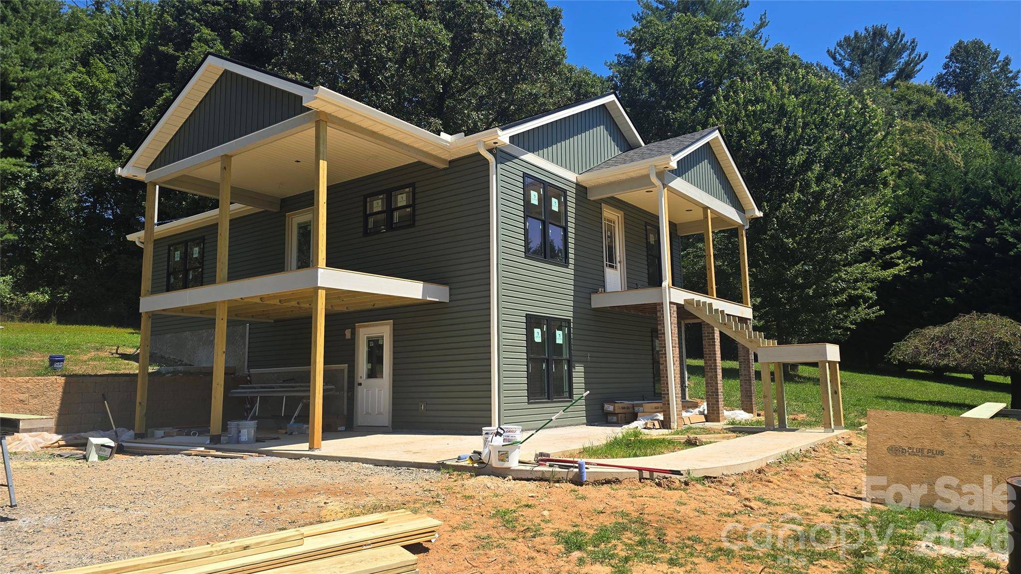 205 Forest Bend DR, Horse Shoe, NC 28742
