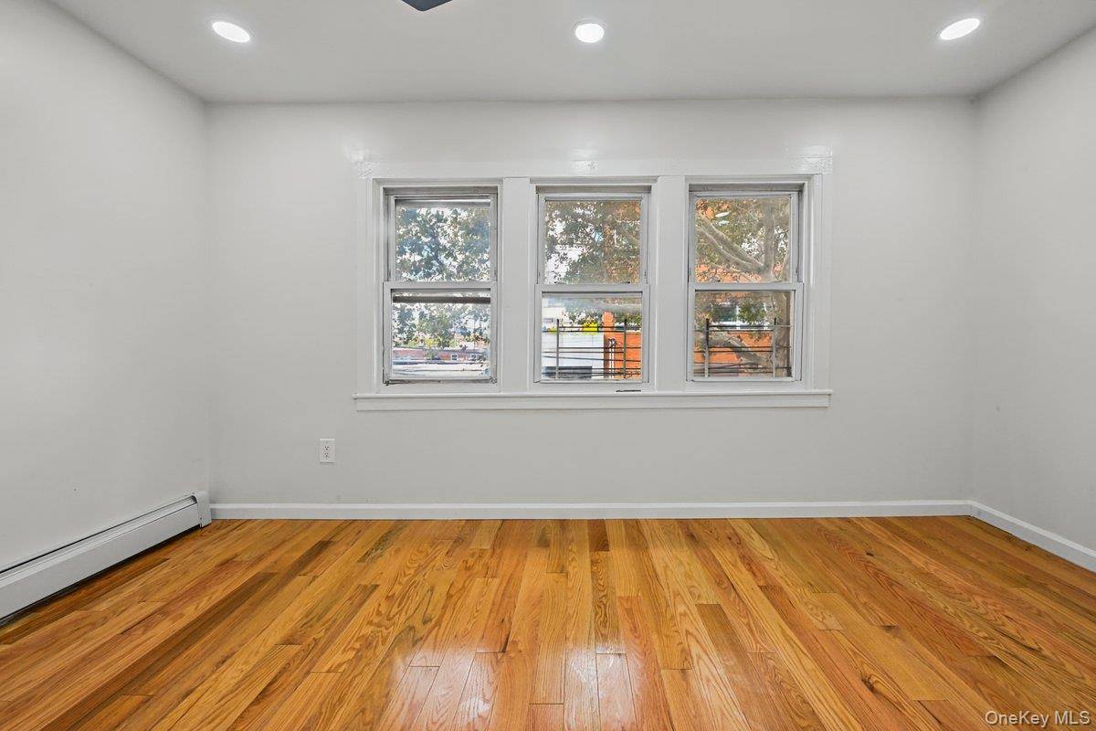 5433 44th ST, Maspeth, NY 11378