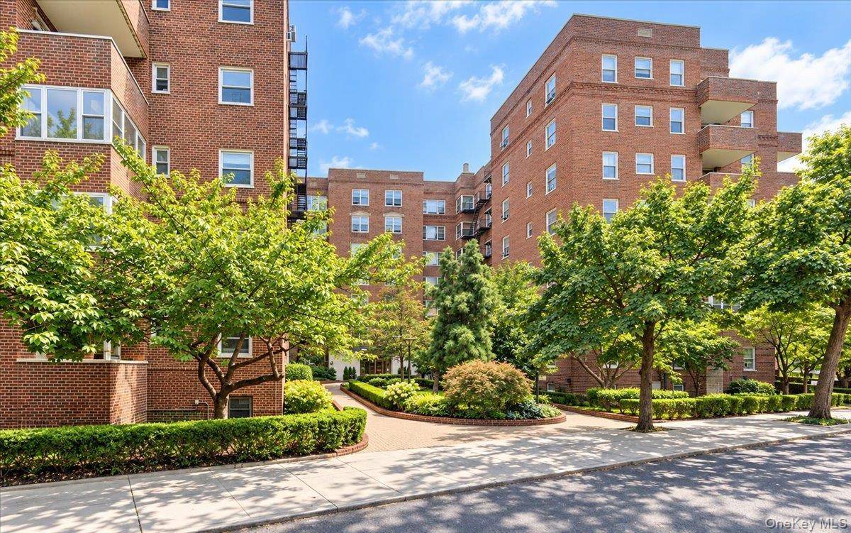 68-61 Yellowstone BLVD #412, Forest Hills, NY 11375
