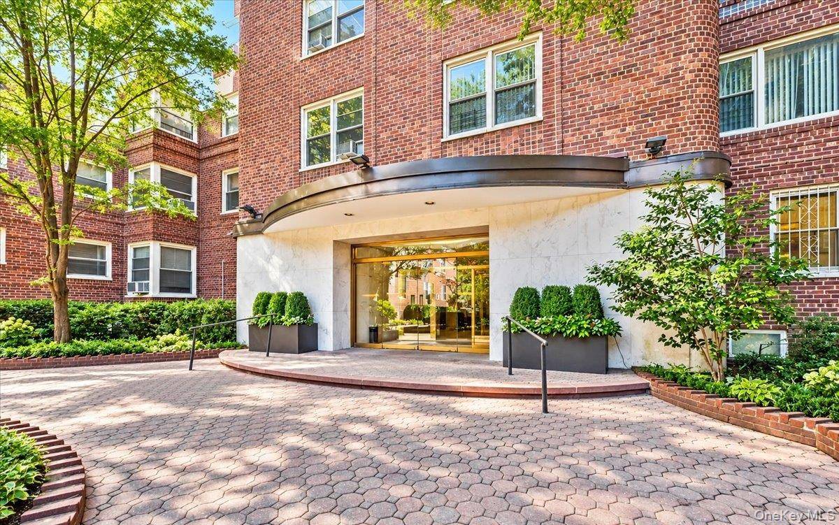 68-61 Yellowstone BLVD #412, Forest Hills, NY 11375