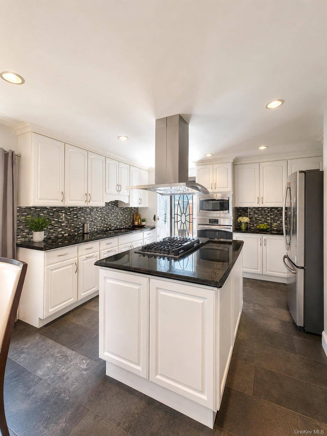 202-13 33rd AVE, Bayside, NY 11361