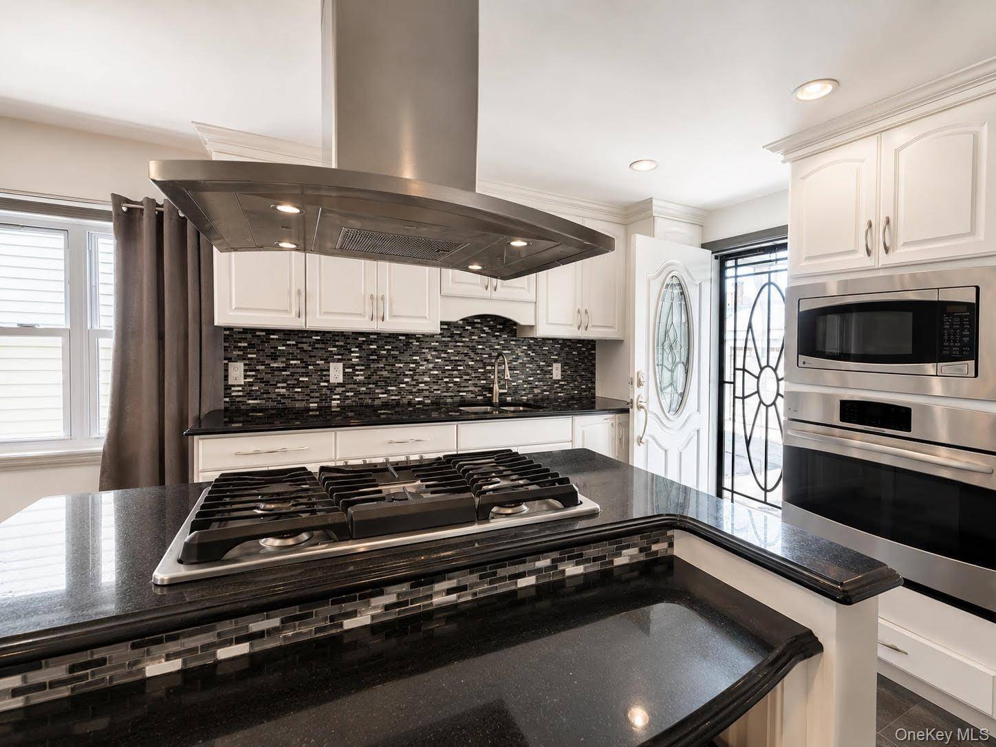 202-13 33rd AVE, Bayside, NY 11361
