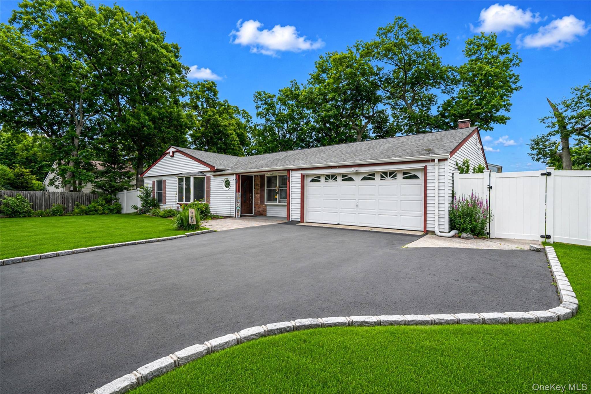 10 Saddle Hill RD, Coram, NY 11727
