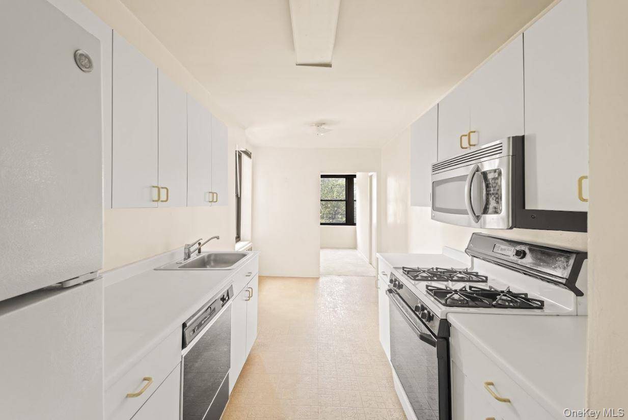 18-75 Corporal Kennedy ST #3J, Bayside, NY 11360