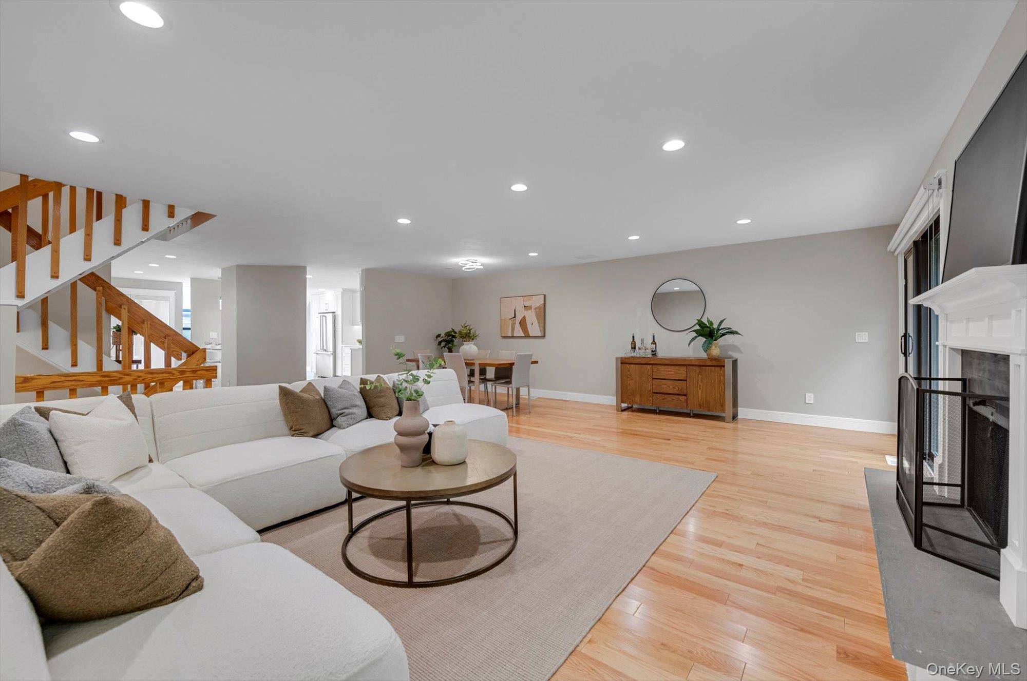 8 John Bean CT, Port Washington, NY 11050