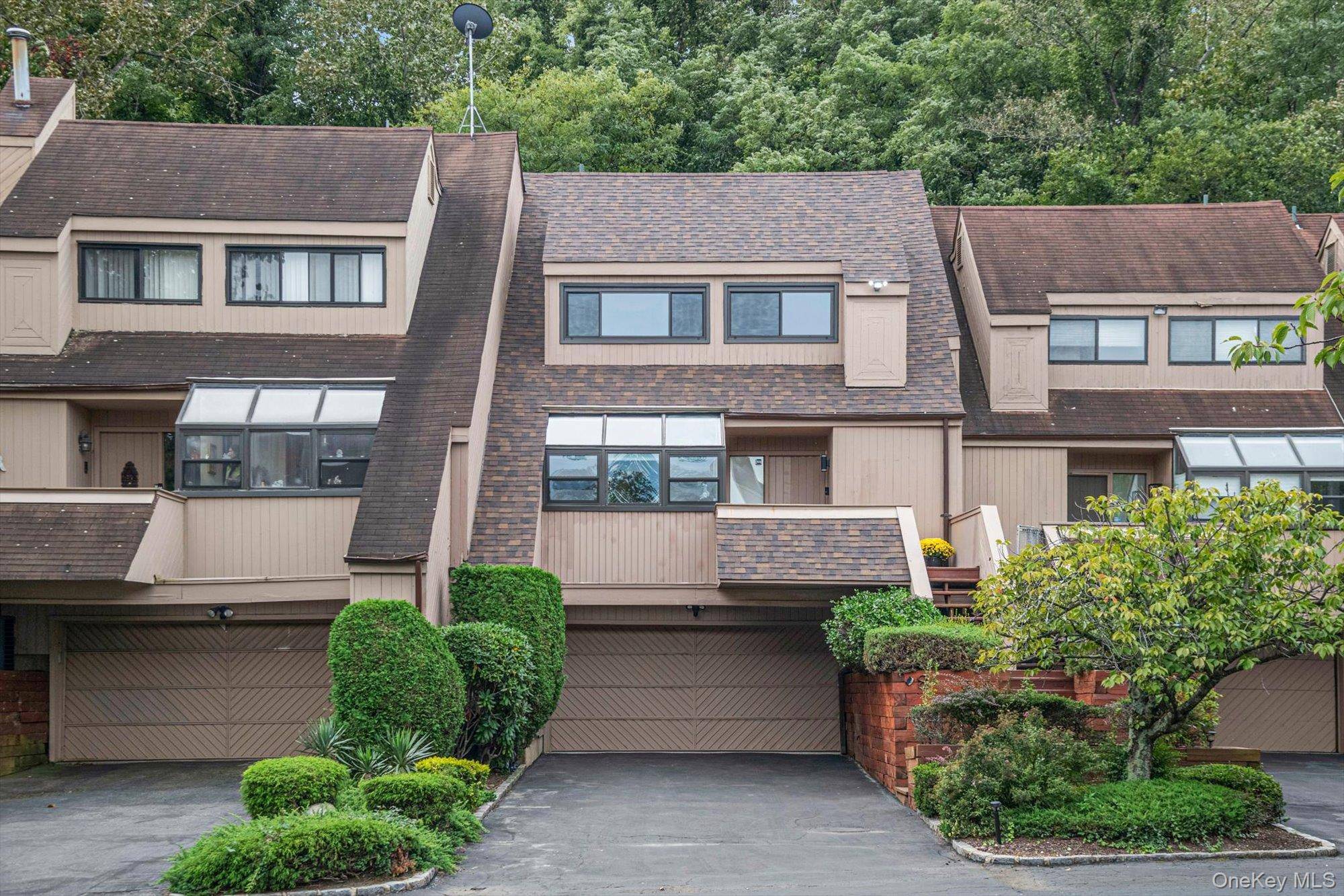 8 John Bean CT, Port Washington, NY 11050