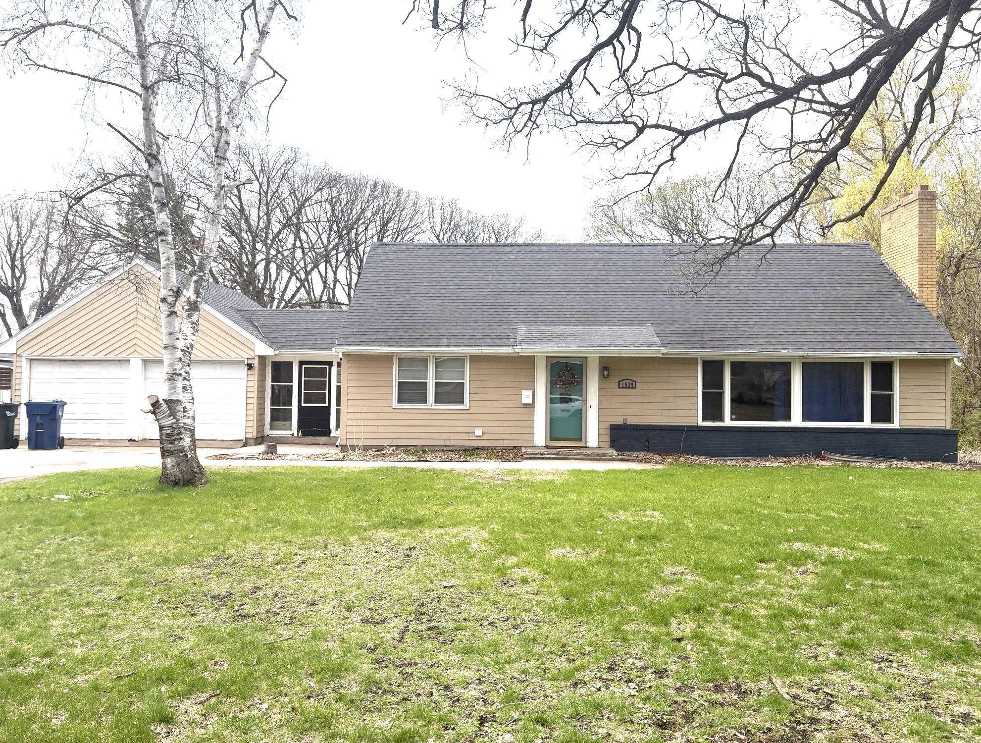 1039 W Summit AVE, Fergus Falls, MN 56537
