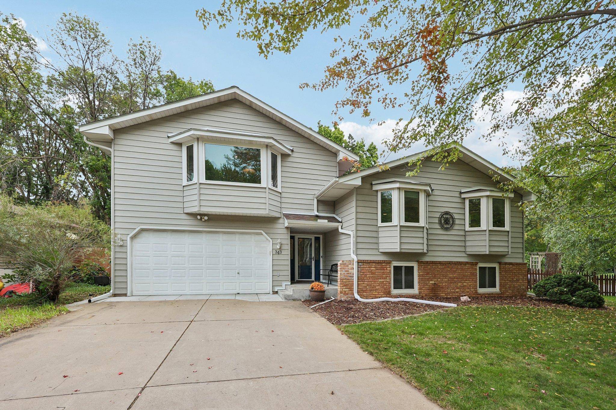 343 Sunrise LN, Champlin, MN 55316