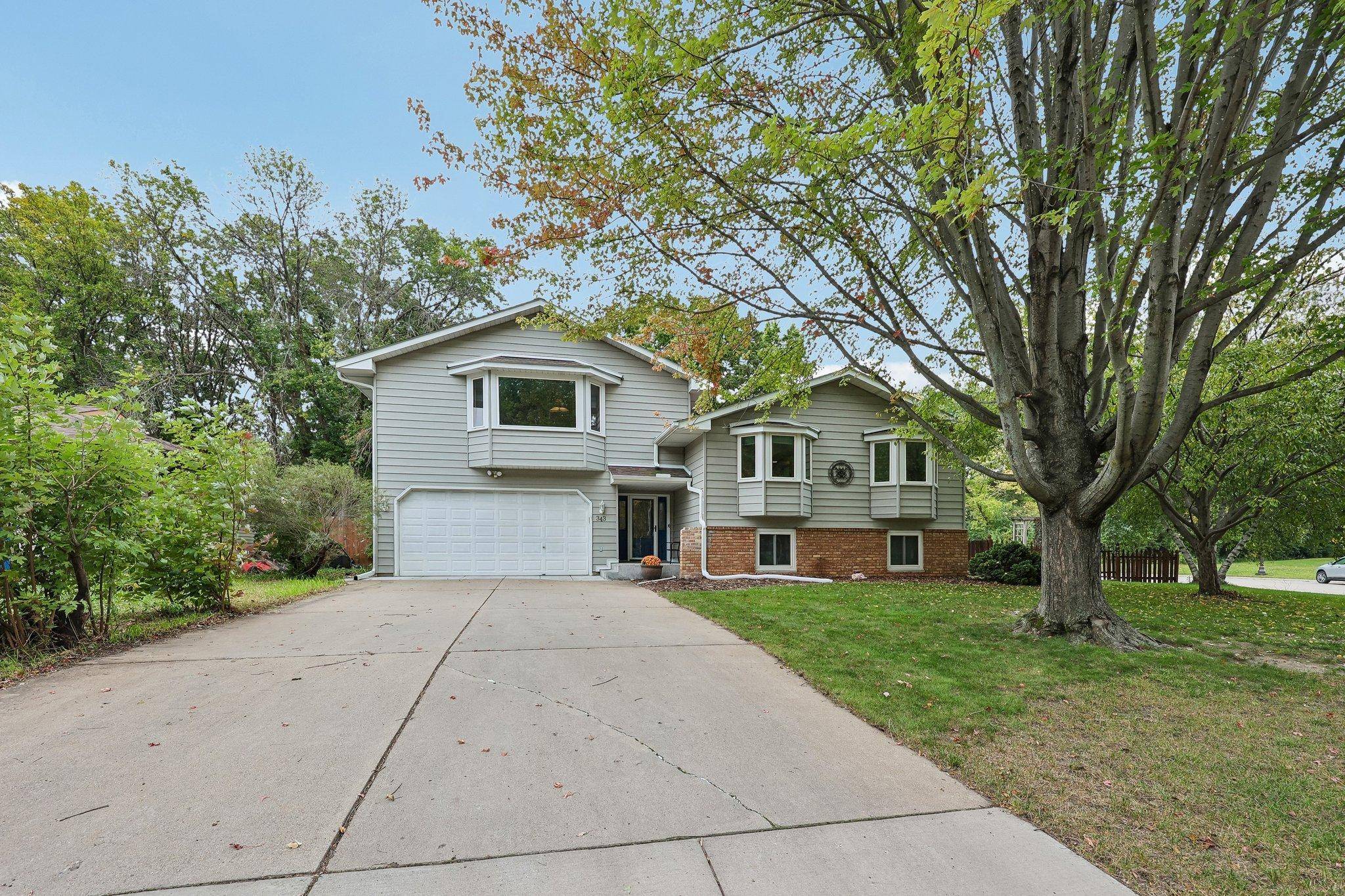 343 Sunrise LN, Champlin, MN 55316