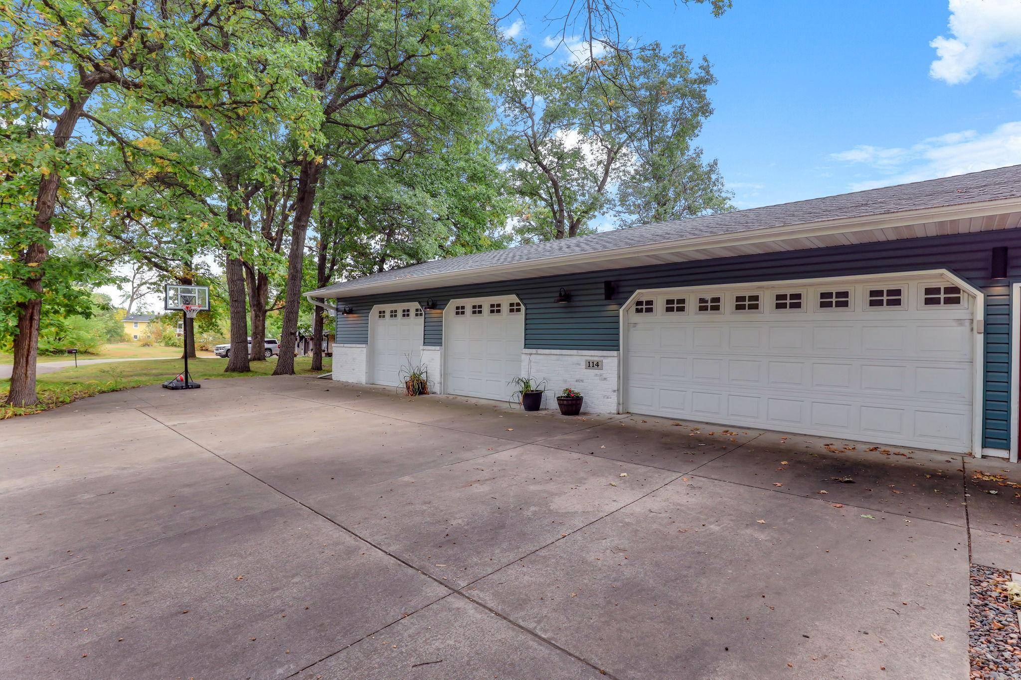 114 Woodland CIR, Princeton, MN 55371