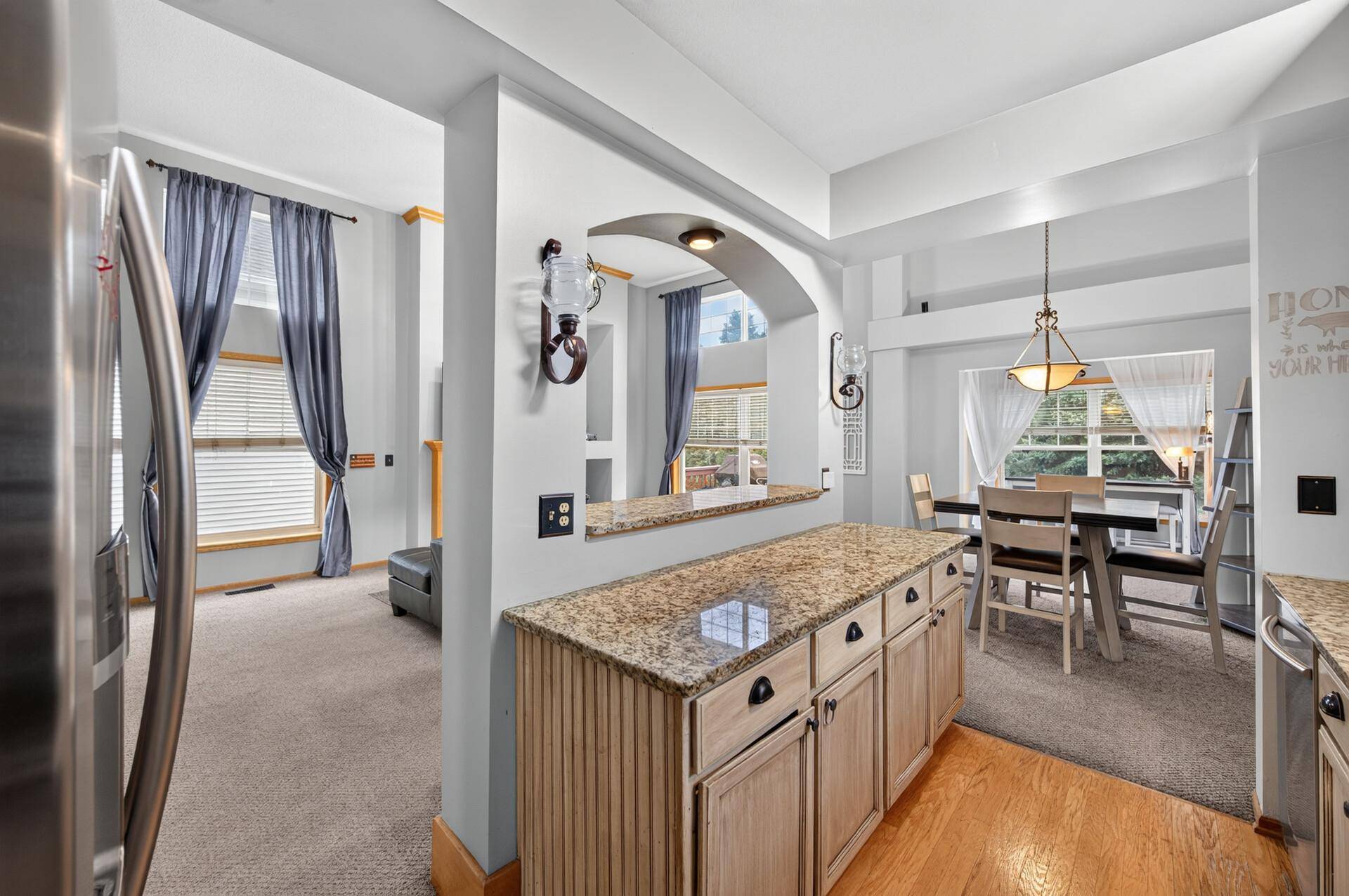 10154 Country Club Curve, Woodbury, MN 55129