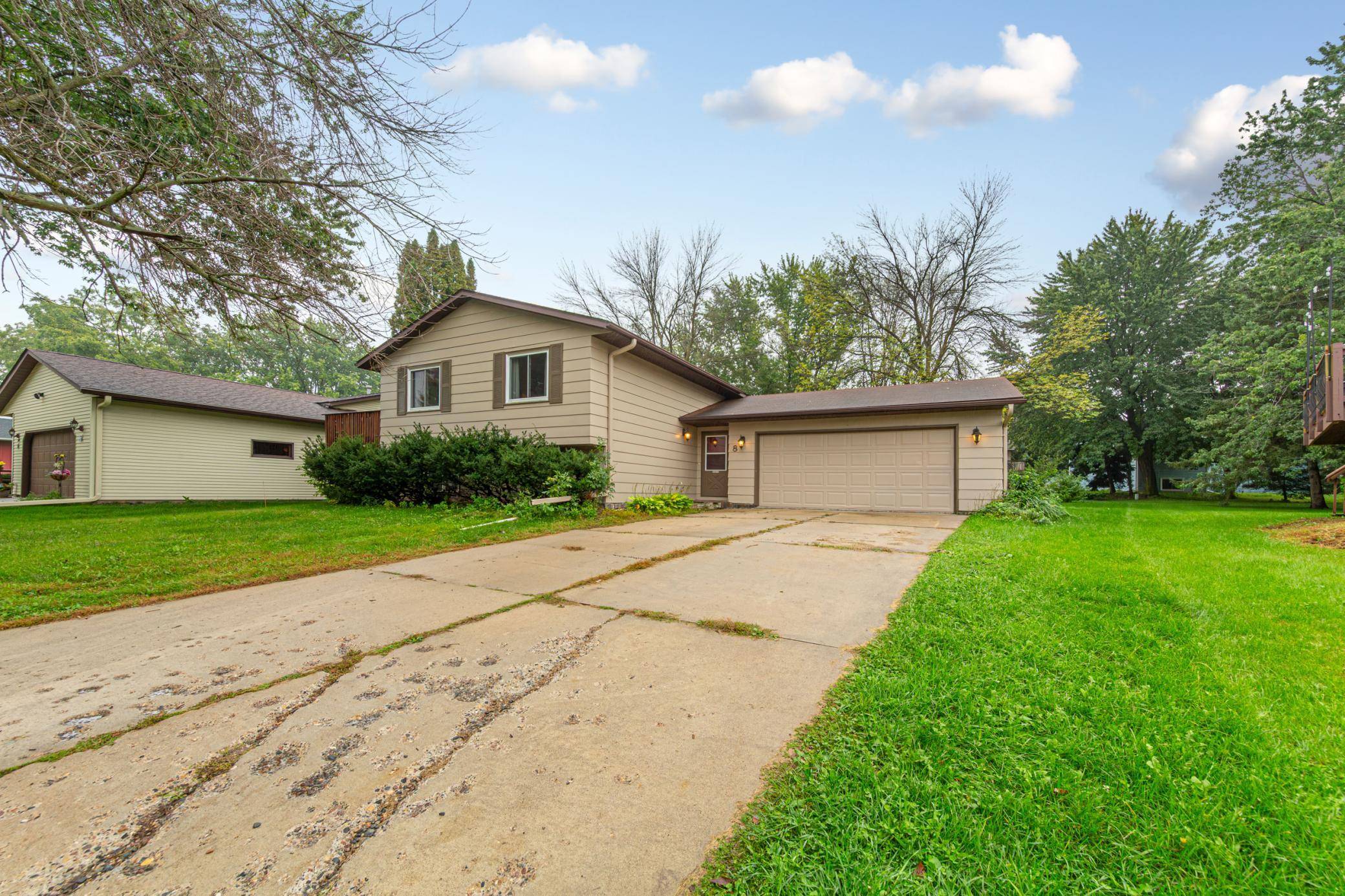 8 Aspen CT, Faribault, MN 55021