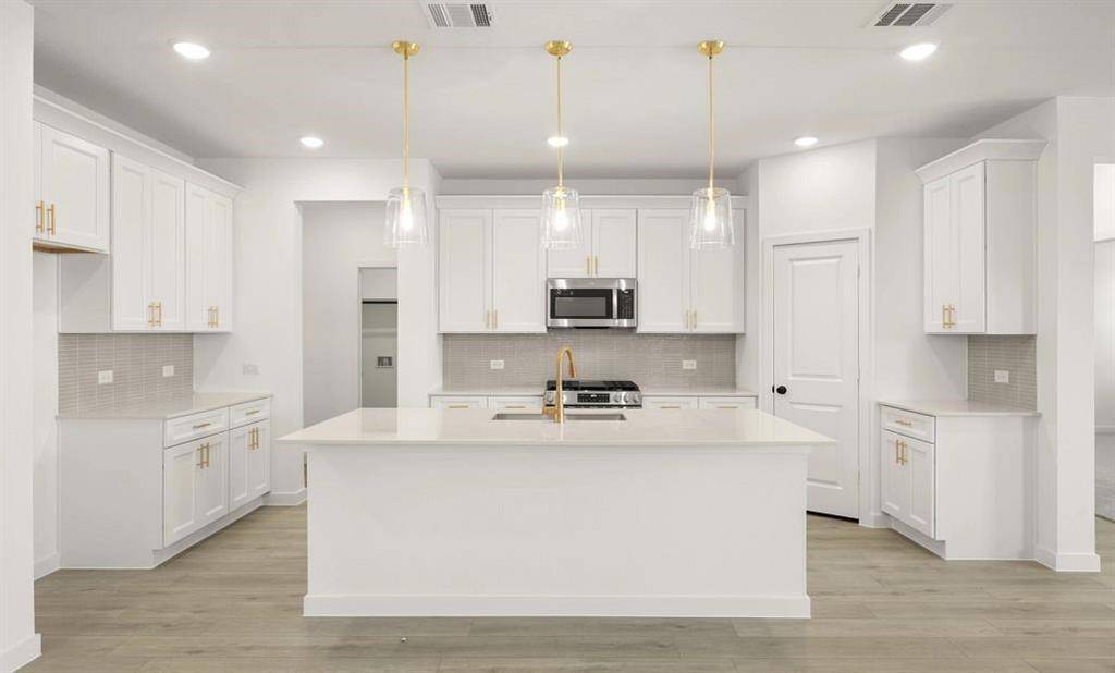 633 Tyronza Drive, Justin, TX 76247