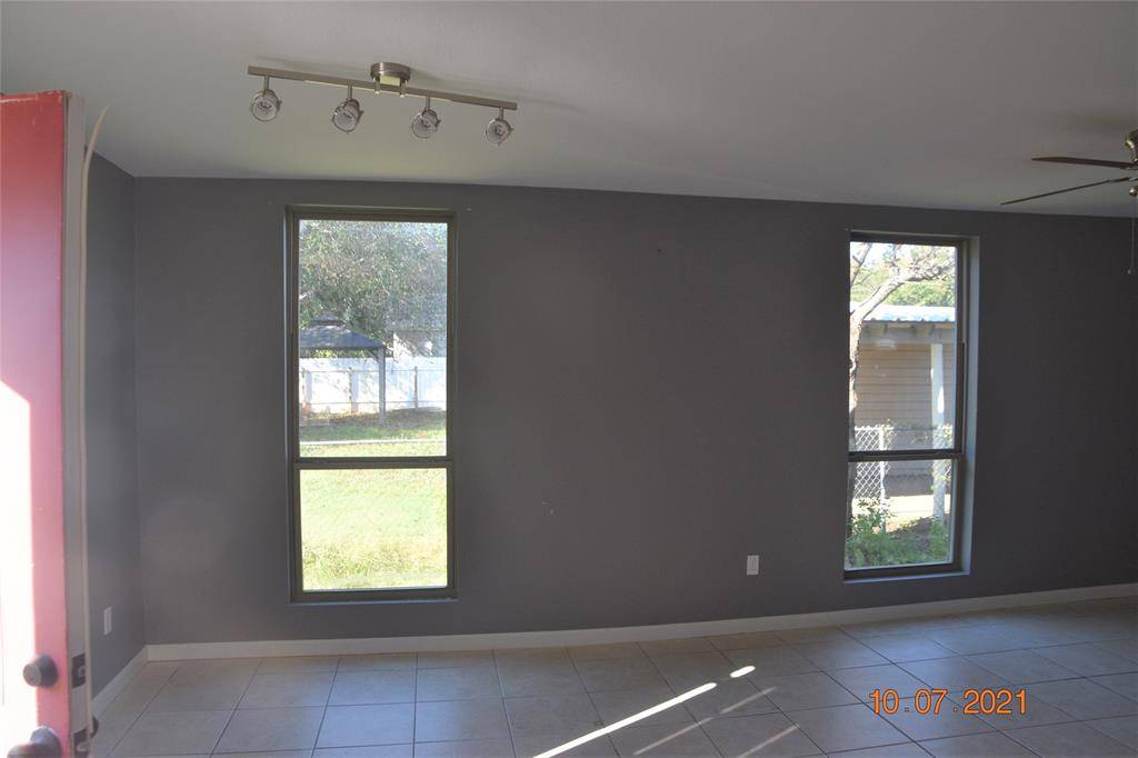 670 W Oak Street, Stephenville, TX 76401
